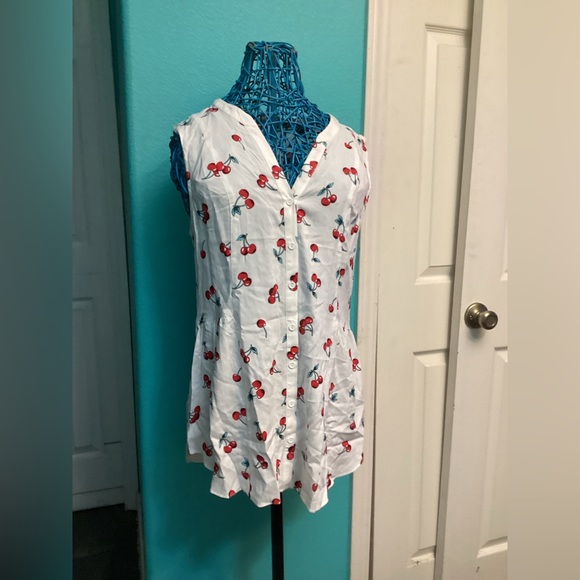 💥PRICE DROP💥 Steadfast Sojourn Top in Cherries - Picture 2 of 6